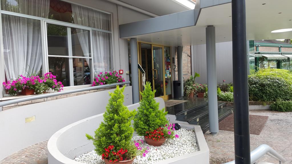 Hotel Augustus Fano Exterior foto